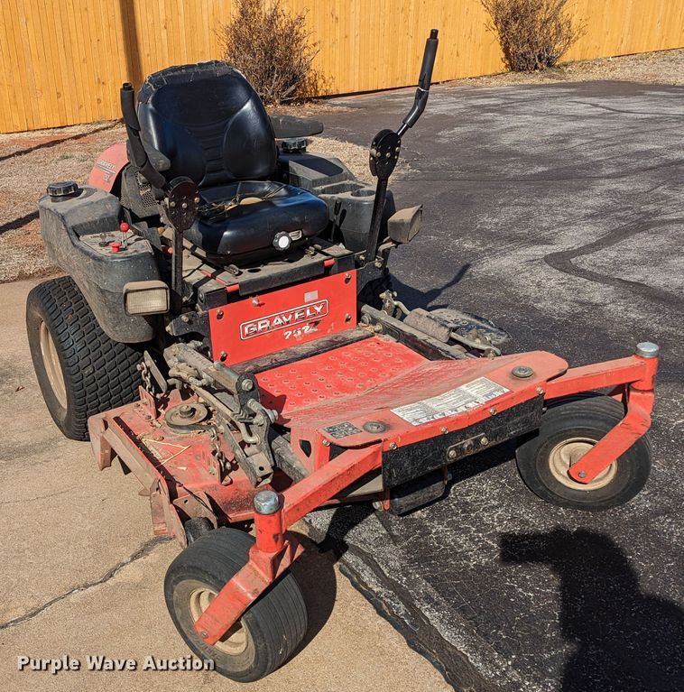 image for item LF9678 Gravely 252Z  ZTR lawn mower