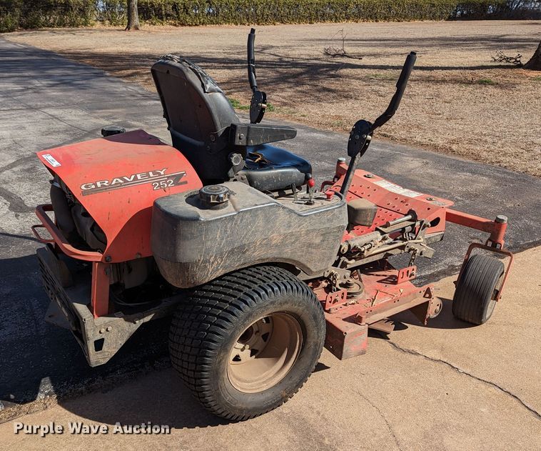 image for item LF9678 Gravely 252Z  ZTR lawn mower