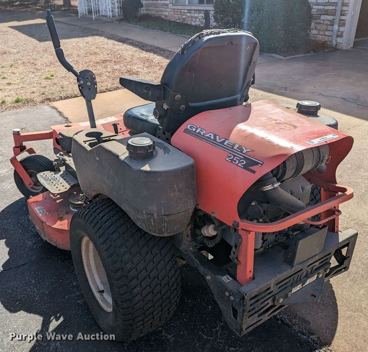 image for item LF9678 Gravely 252Z  ZTR lawn mower