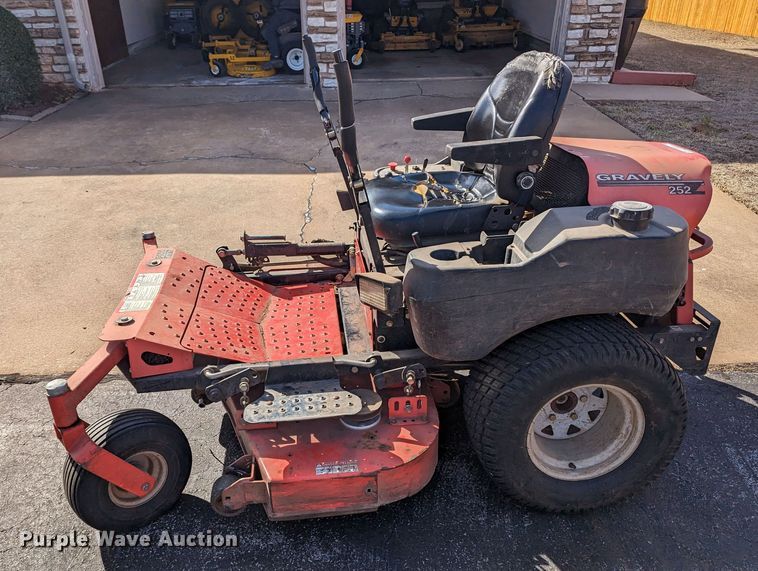 image for item LF9678 Gravely 252Z  ZTR lawn mower