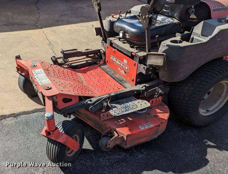 image for item LF9678 Gravely 252Z  ZTR lawn mower