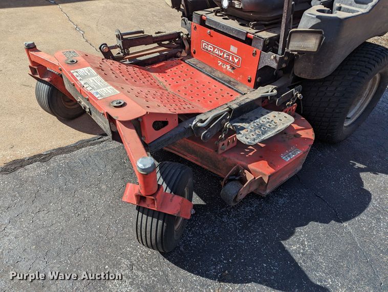 image for item LF9678 Gravely 252Z  ZTR lawn mower