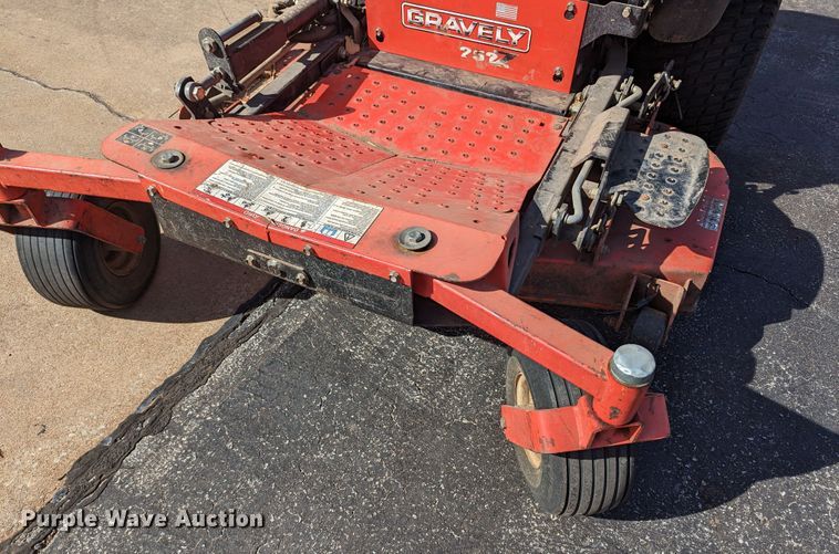 image for item LF9678 Gravely 252Z  ZTR lawn mower