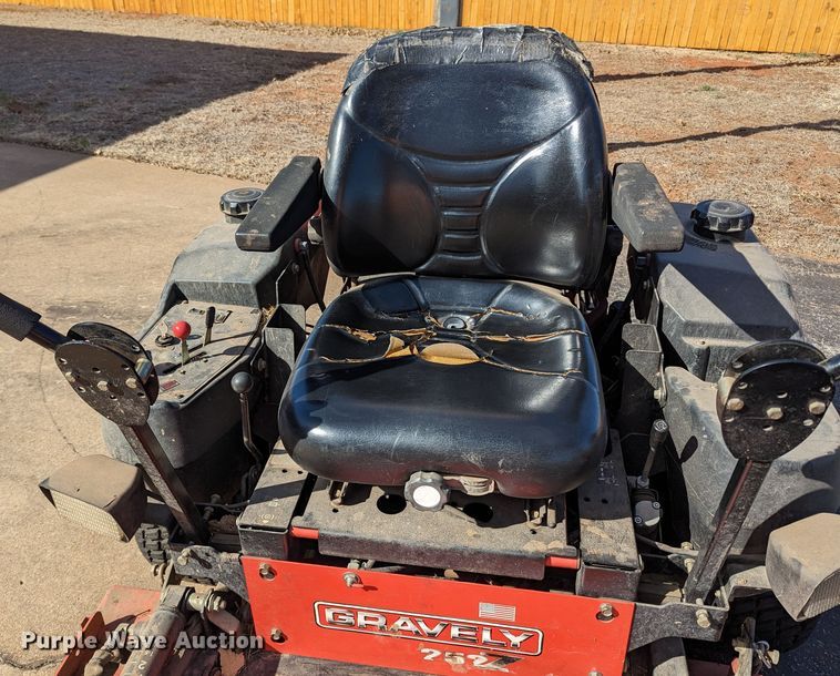 image for item LF9678 Gravely 252Z  ZTR lawn mower