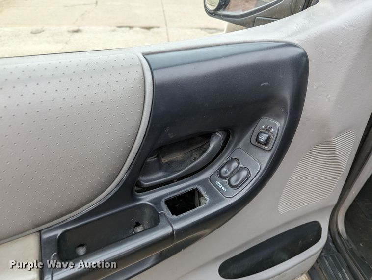 image for item LF9690 2000 Ford Ranger XL  SuperCab pickup truck