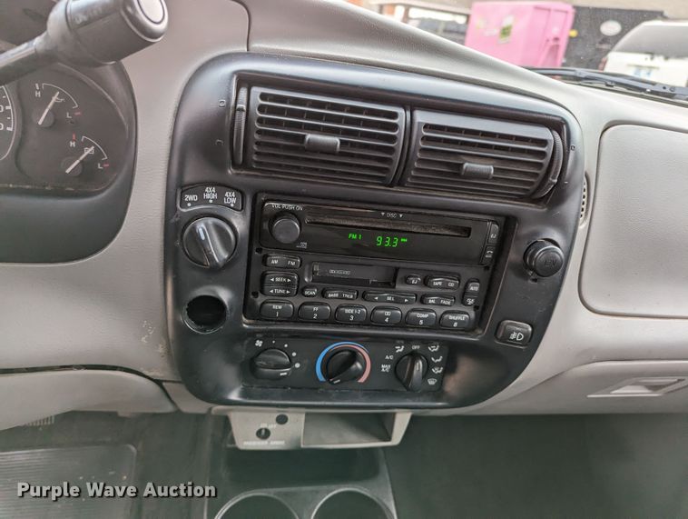 image for item LF9690 2000 Ford Ranger XL  SuperCab pickup truck