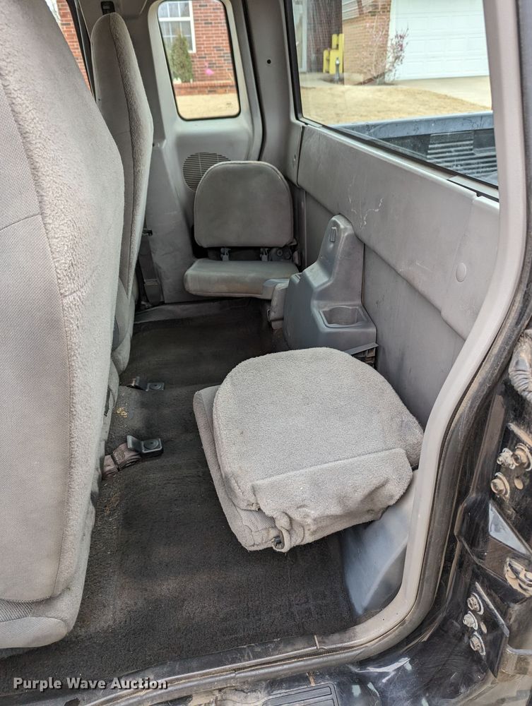 image for item LF9690 2000 Ford Ranger XL  SuperCab pickup truck