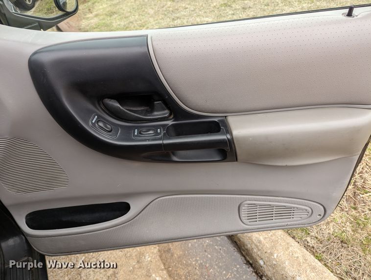 image for item LF9690 2000 Ford Ranger XL  SuperCab pickup truck