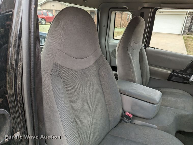 image for item LF9690 2000 Ford Ranger XL  SuperCab pickup truck