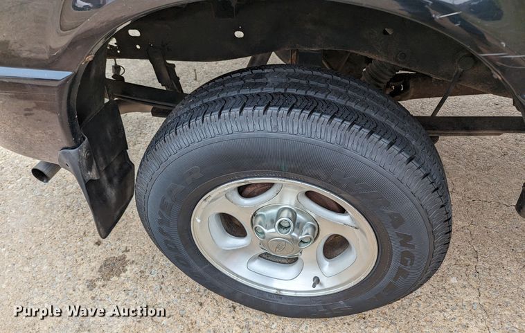 image for item LF9690 2000 Ford Ranger XL  SuperCab pickup truck