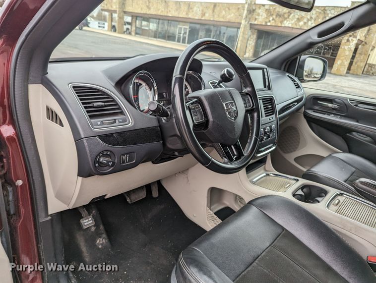 image for item LF9713 2019 Dodge Grand Caravan  van