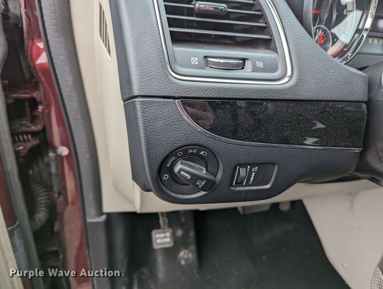 image for item LF9713 2019 Dodge Grand Caravan  van