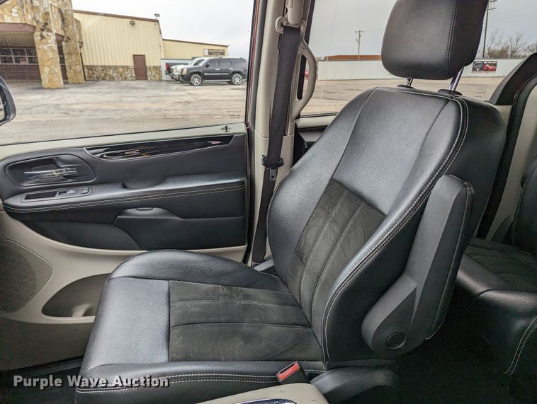 image for item LF9713 2019 Dodge Grand Caravan  van