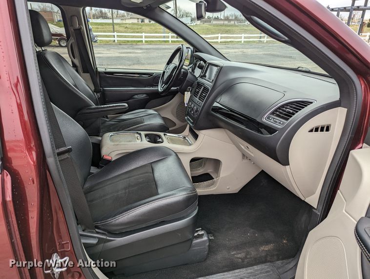 image for item LF9713 2019 Dodge Grand Caravan  van