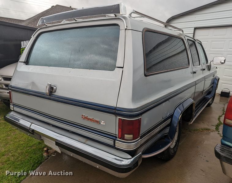 image for item LF9745 1984 GMC Suburban  SUV
