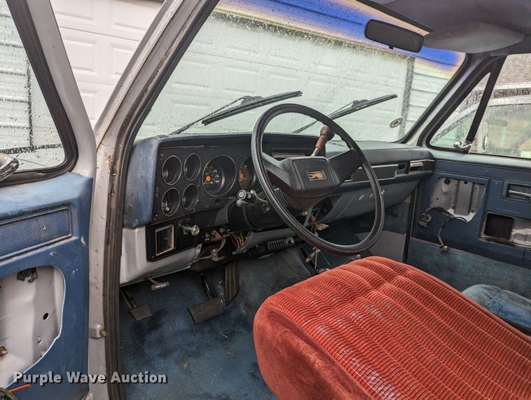 image for item LF9745 1984 GMC Suburban  SUV