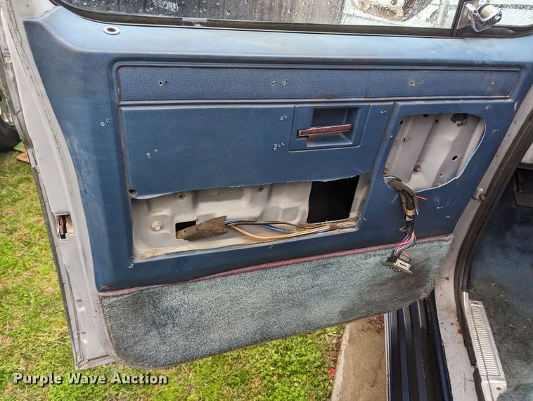 image for item LF9745 1984 GMC Suburban  SUV