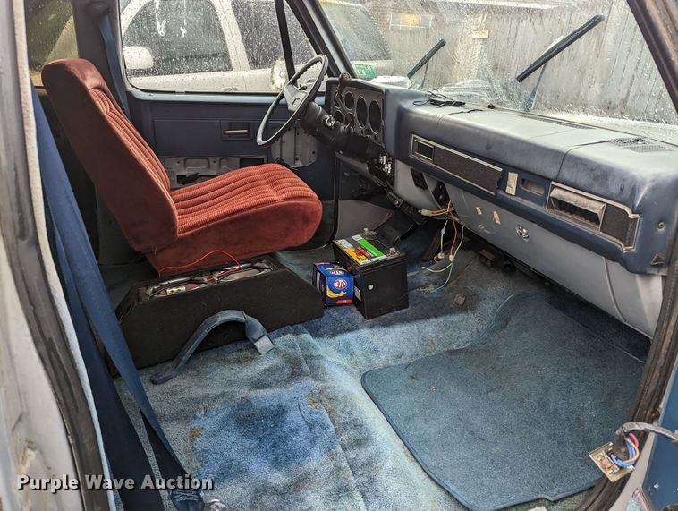 image for item LF9745 1984 GMC Suburban  SUV