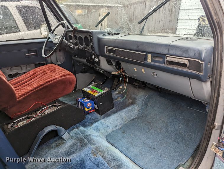 image for item LF9745 1984 GMC Suburban  SUV