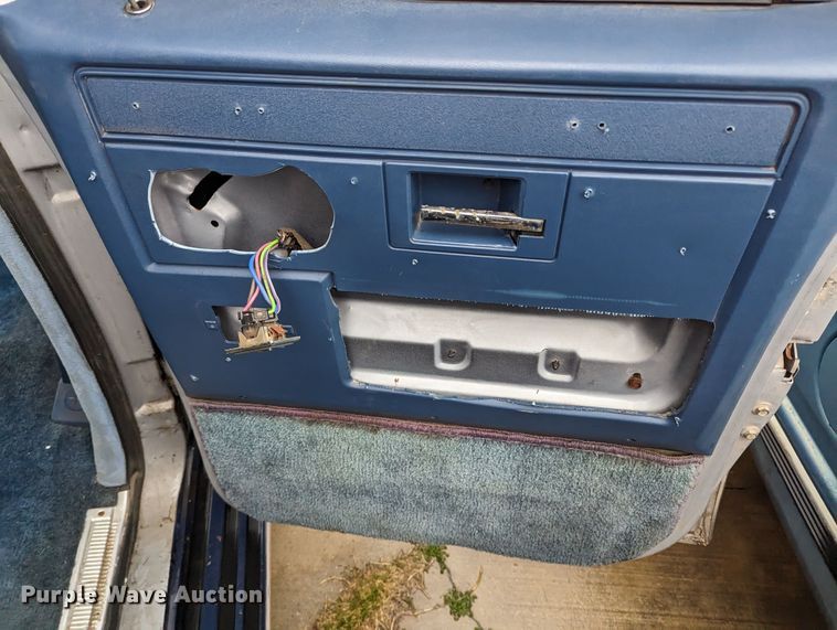 image for item LF9745 1984 GMC Suburban  SUV