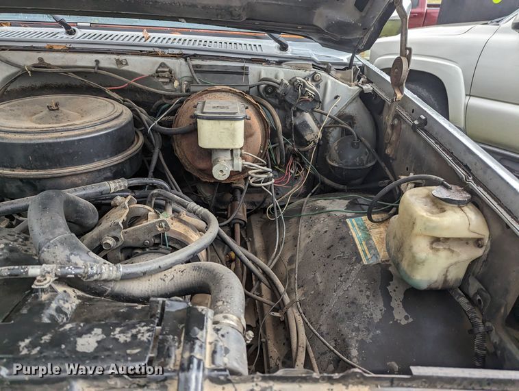 image for item LF9745 1984 GMC Suburban  SUV