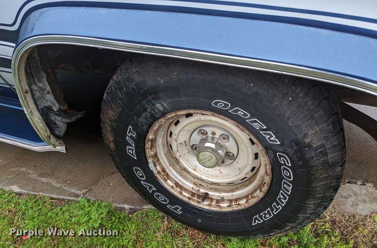 image for item LF9745 1984 GMC Suburban  SUV