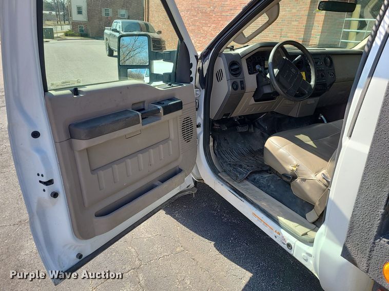 image for item LH9852 2008 Ford F550 Super Duty  flatbed truck
