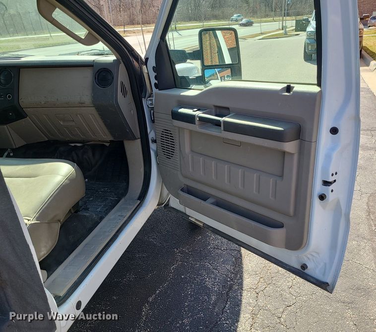 image for item LH9852 2008 Ford F550 Super Duty  flatbed truck