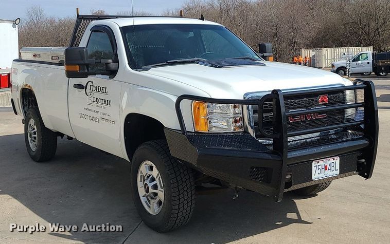 image for item LH9855 2011 GMC Sierra 2500HD SLE  pickup truck