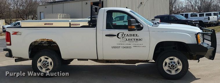 image for item LH9855 2011 GMC Sierra 2500HD SLE  pickup truck