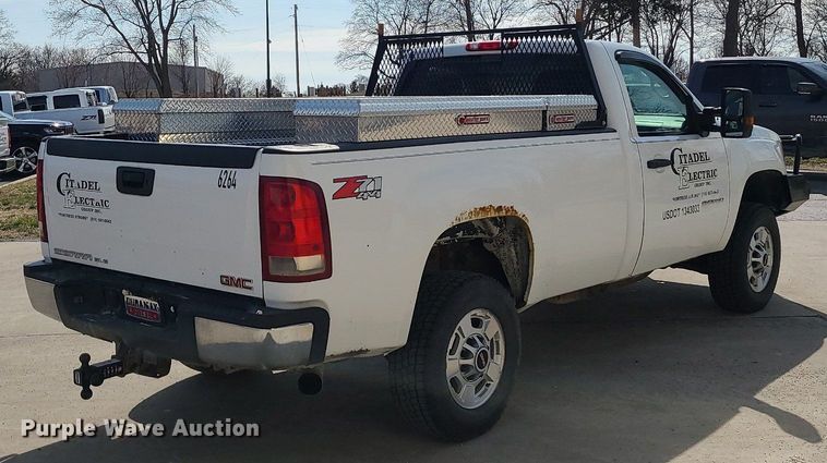 image for item LH9855 2011 GMC Sierra 2500HD SLE  pickup truck