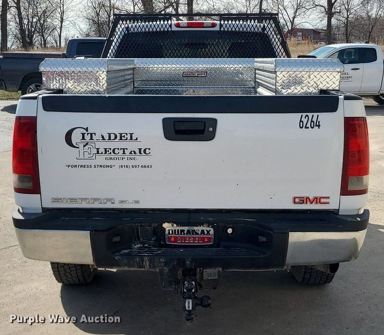 image for item LH9855 2011 GMC Sierra 2500HD SLE  pickup truck