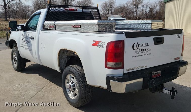 image for item LH9855 2011 GMC Sierra 2500HD SLE  pickup truck