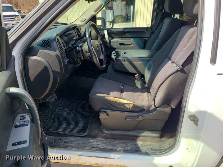 image for item LH9855 2011 GMC Sierra 2500HD SLE  pickup truck