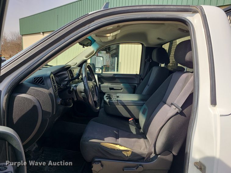 image for item LH9855 2011 GMC Sierra 2500HD SLE  pickup truck