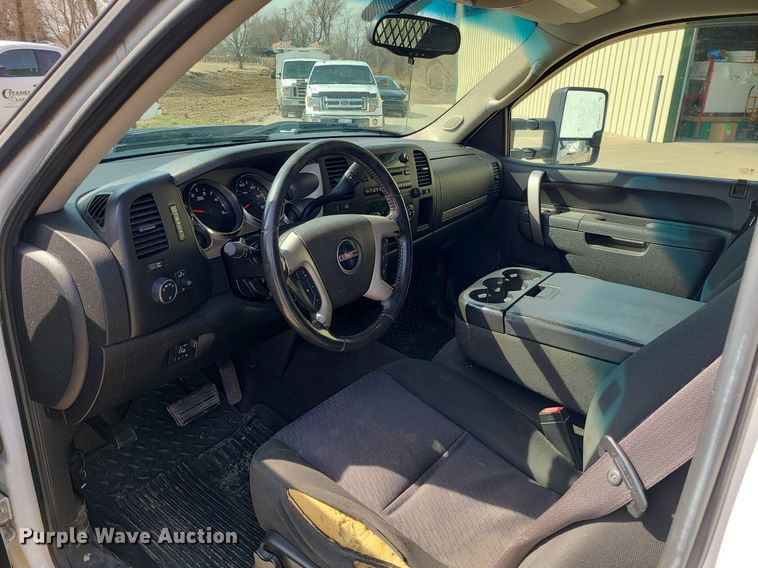 image for item LH9855 2011 GMC Sierra 2500HD SLE  pickup truck