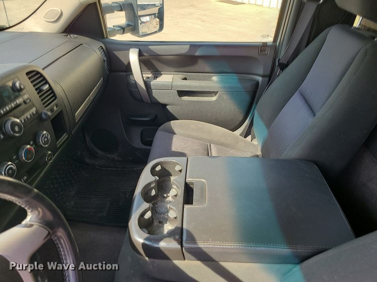 image for item LH9855 2011 GMC Sierra 2500HD SLE  pickup truck