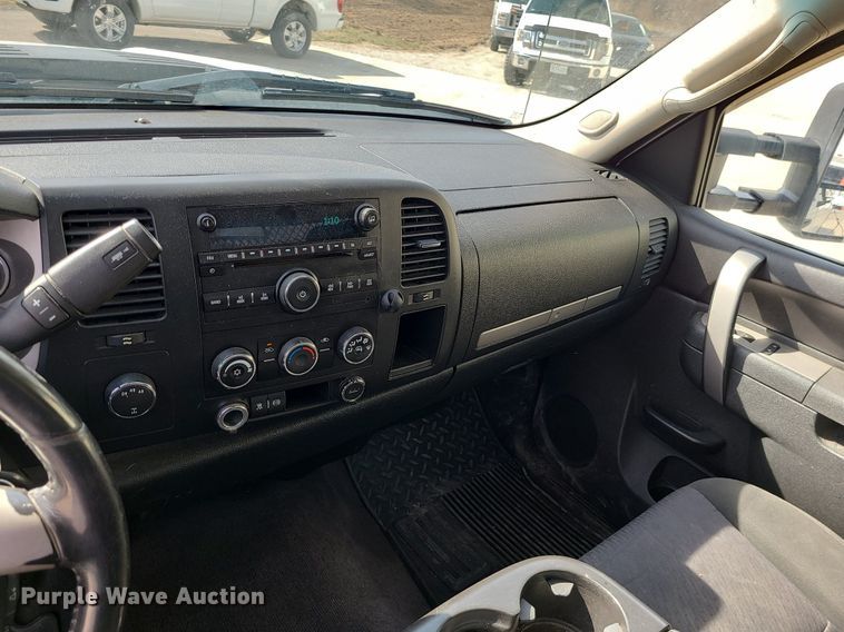 image for item LH9855 2011 GMC Sierra 2500HD SLE  pickup truck