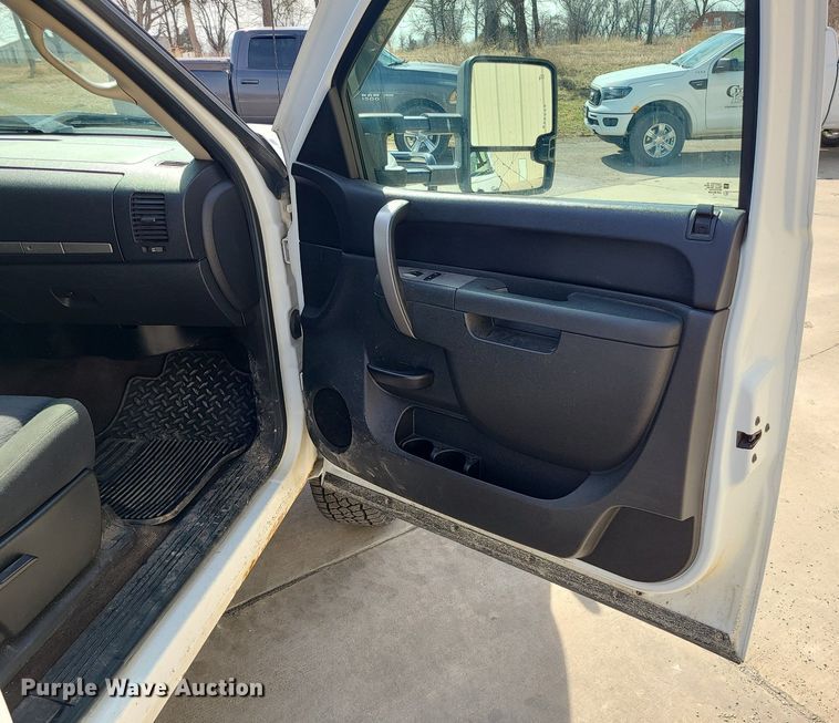 image for item LH9855 2011 GMC Sierra 2500HD SLE  pickup truck