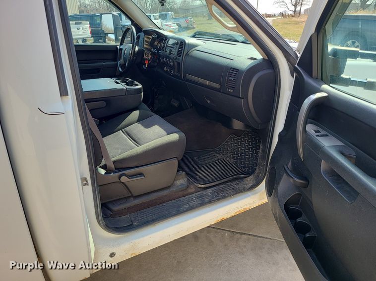 image for item LH9855 2011 GMC Sierra 2500HD SLE  pickup truck