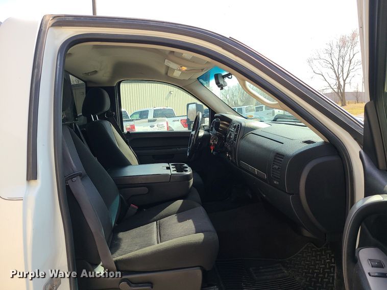 image for item LH9855 2011 GMC Sierra 2500HD SLE  pickup truck