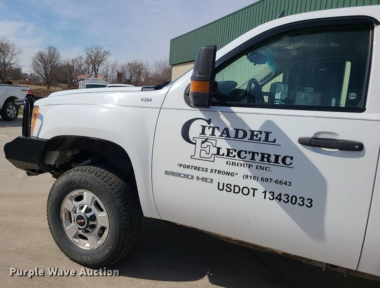 image for item LH9855 2011 GMC Sierra 2500HD SLE  pickup truck