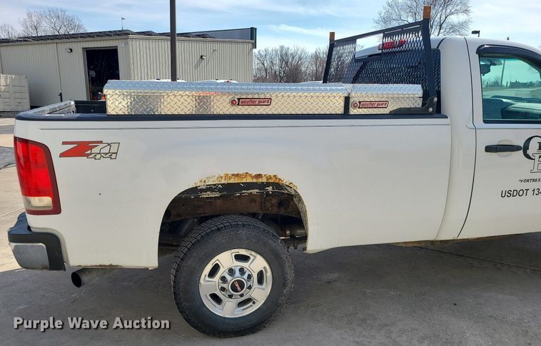 image for item LH9855 2011 GMC Sierra 2500HD SLE  pickup truck