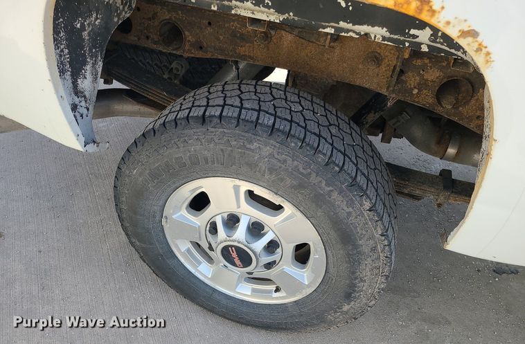 image for item LH9855 2011 GMC Sierra 2500HD SLE  pickup truck