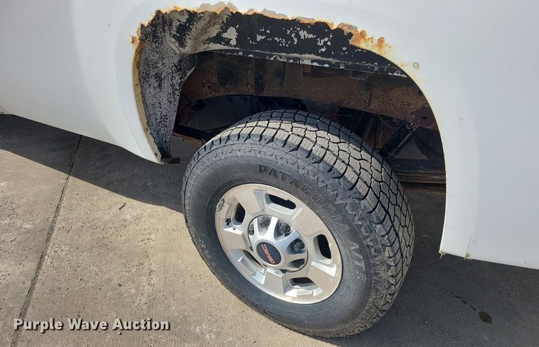 image for item LH9855 2011 GMC Sierra 2500HD SLE  pickup truck