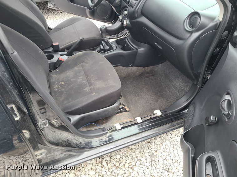 image for item LH9856 2012 Nissan Versa