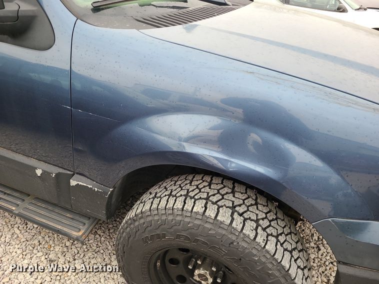 image for item LH9859 2004 Ford Expedition  SUV