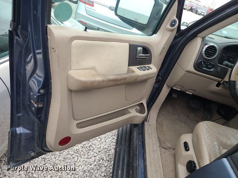 image for item LH9859 2004 Ford Expedition  SUV