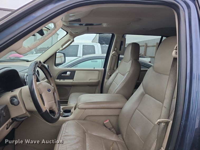 image for item LH9859 2004 Ford Expedition  SUV