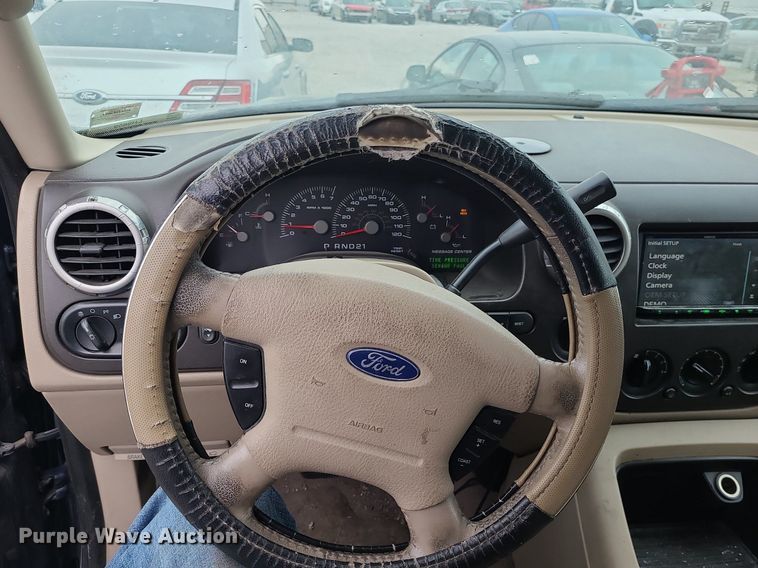 image for item LH9859 2004 Ford Expedition  SUV